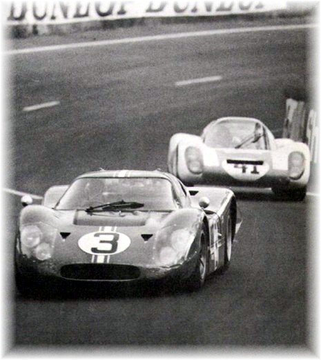 The Andretti Bianchi Mk lV leads the Siffert Herrmann Porsche 907